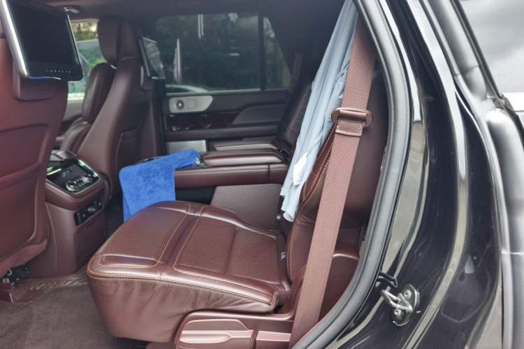 Used Lincoln Navigator 2020 3.5T Presidential Series Left Rear Seat