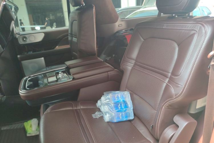 Used Lincoln Navigator 2020 3.5T Long-Wheelbase Presidential Edition Left Rear Seat