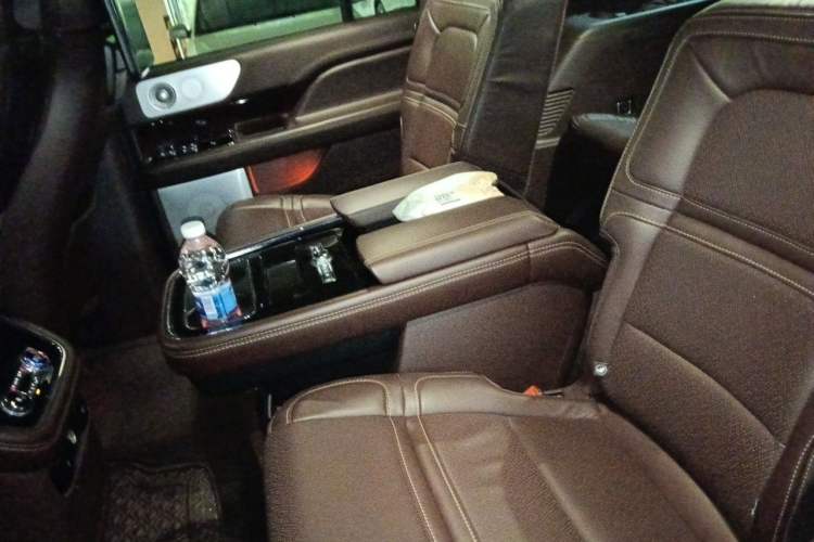 Used Lincoln Navigator 2020 3.5T Presidential Series Left Rear Seat