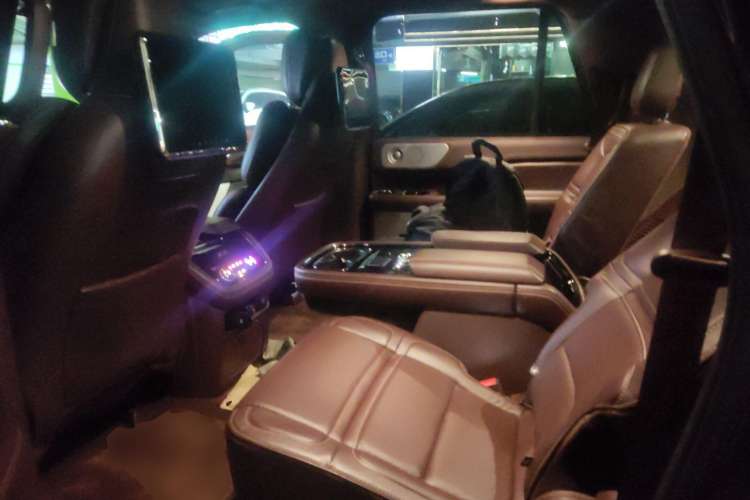 Used Lincoln Navigator 2020 3.5T Long-Wheelbase Presidential Edition Left Rear Seat