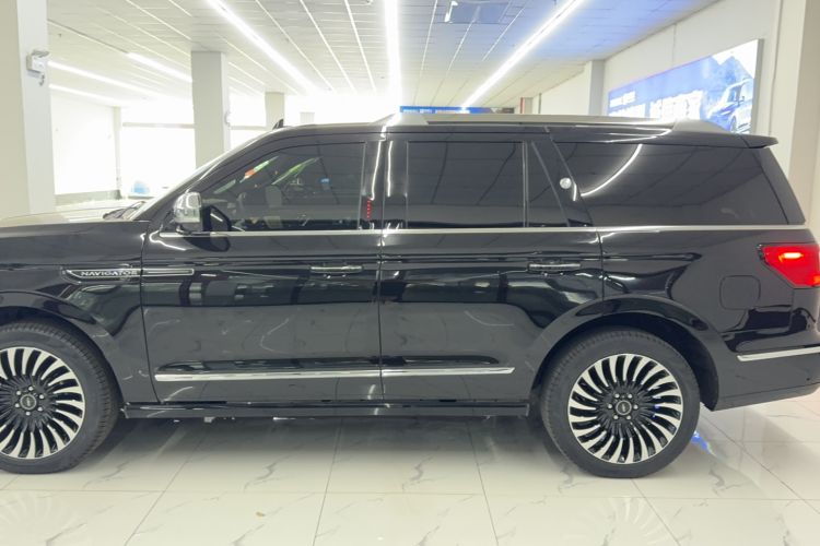 Used Lincoln Navigator 2020 3.5T Presidential Series Left Side