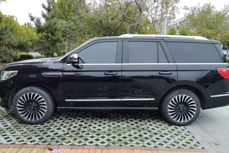 Used Lincoln Navigator 2020 3.5T Presidential Series Left Side