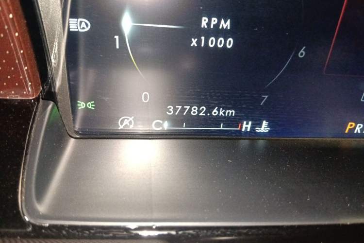 Used Lincoln Navigator 2020 3.5T Presidential Series Odometer Close Up