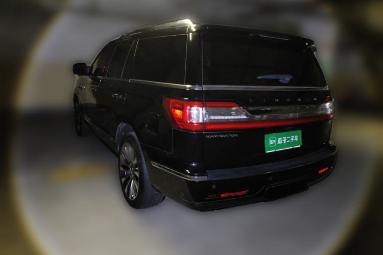 Used Lincoln Navigator  Rear Left 45 Deg