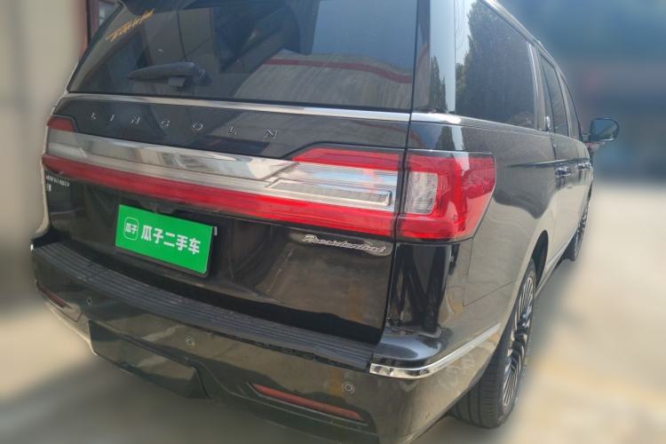 Used Lincoln Navigator 2020 3.5T Long-Wheelbase Presidential Edition Rear Right 45 Deg