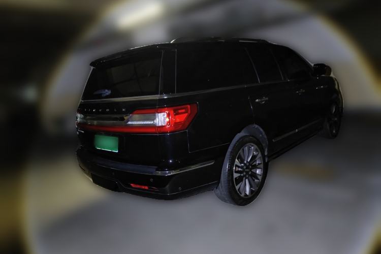 Used Lincoln Navigator  Rear Right 45 Deg