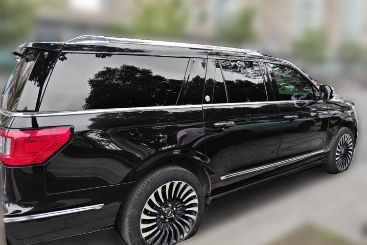 Used Lincoln Navigator 2020 3.5T Long-Wheelbase Presidential Edition Rear Right 45 Deg