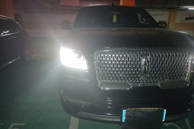 Used Lincoln Navigator 2020 3.5T Presidential Series Right Front Headlight
