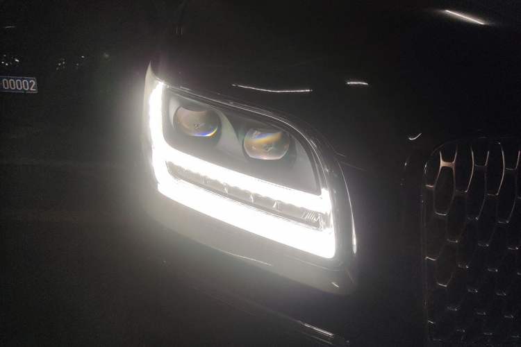 Used Lincoln Navigator 2020 3.5T Prestige Edition Right Front Headlight