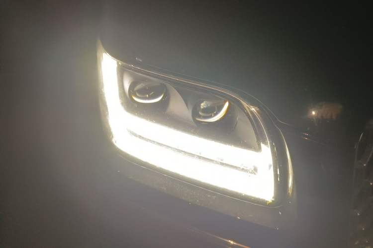 Used Lincoln Navigator 2020 3.5T Prestige Edition Right Front Headlight