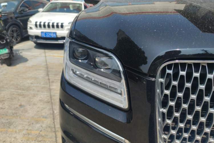 Used Lincoln Navigator 2020 3.5T Long-Wheelbase Presidential Edition Right Front Headlight
