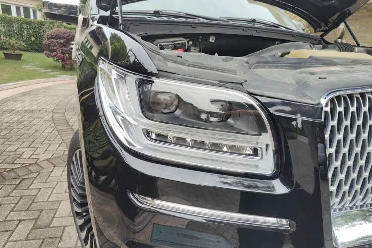 Used Lincoln Navigator 2020 3.5T Presidential Series Right Front Headlight