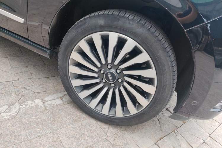 Used Lincoln Navigator 2020 3.5T MONO Limited Edition Prestige Version MONO WHITE Right Front Wheel Hub