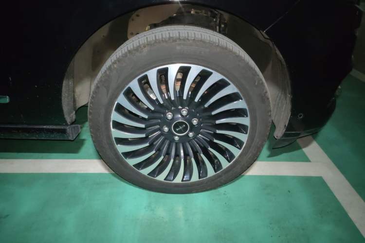 Used Lincoln Navigator 2020 3.5T Presidential Series Right Front Wheel Hub