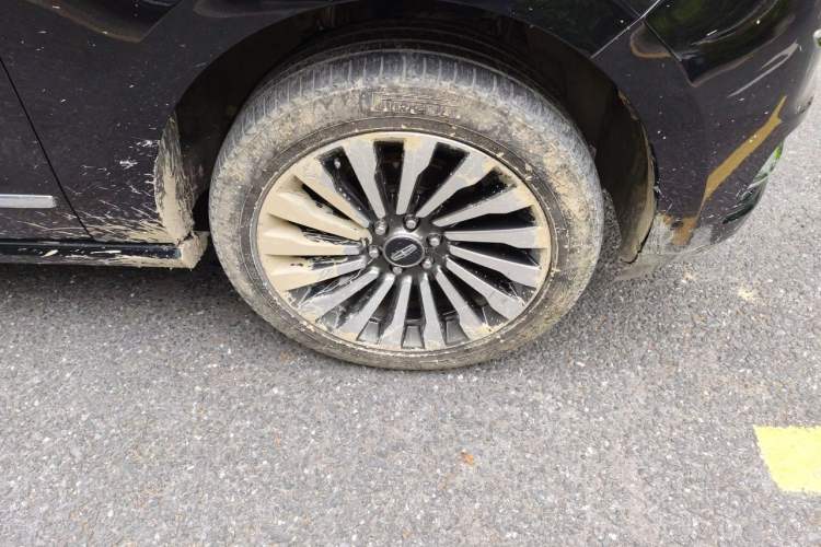 Used Lincoln Navigator 2020 3.5T Prestige Edition Right Front Wheel Hub