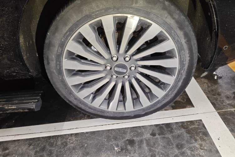 Used Lincoln Navigator 2020 3.5T Prestige Edition Right Front Wheel Hub