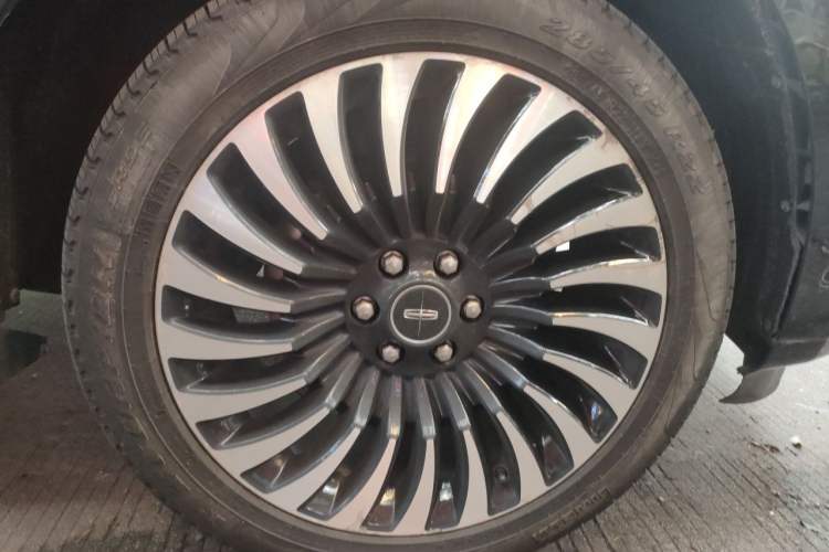 Used Lincoln Navigator 2020 3.5T Presidential Series Right Front Wheel Hub