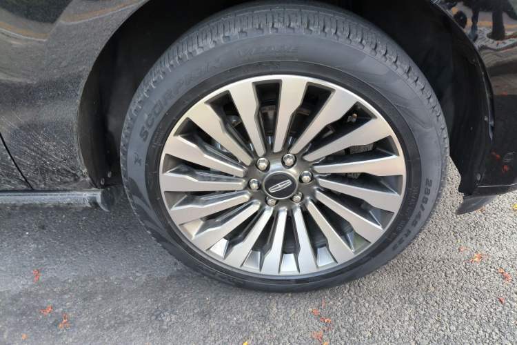 Used Lincoln Navigator 2020 3.5T Prestige Edition Right Front Wheel Hub