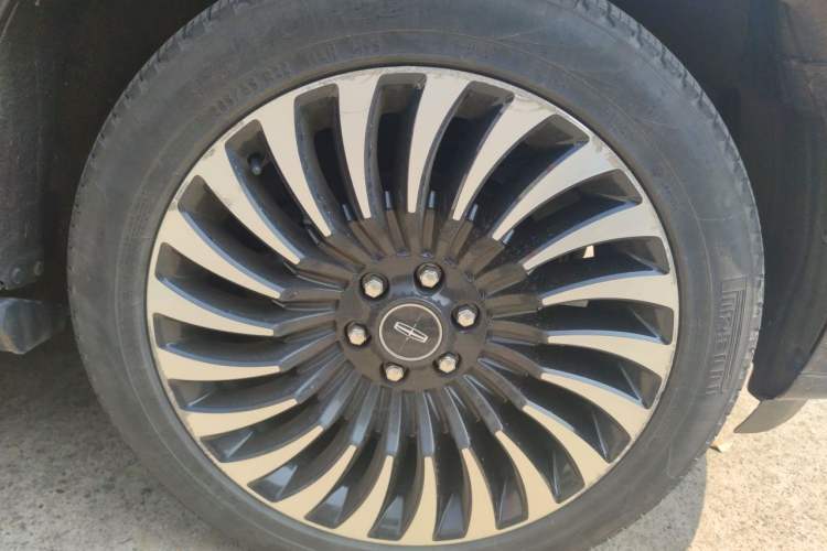 Used Lincoln Navigator 2020 3.5T Long-Wheelbase Presidential Edition Right Front Wheel Hub