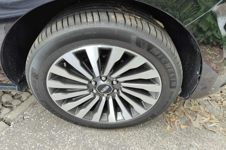 Used Lincoln Navigator 2020 3.5T Prestige Edition Right Front Wheel Hub