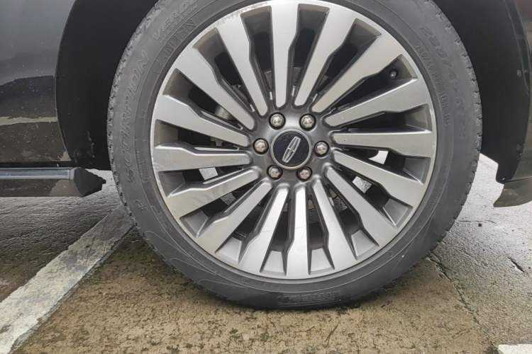 Used Lincoln Navigator 2020 3.5T Prestige Edition Right Front Wheel Hub
