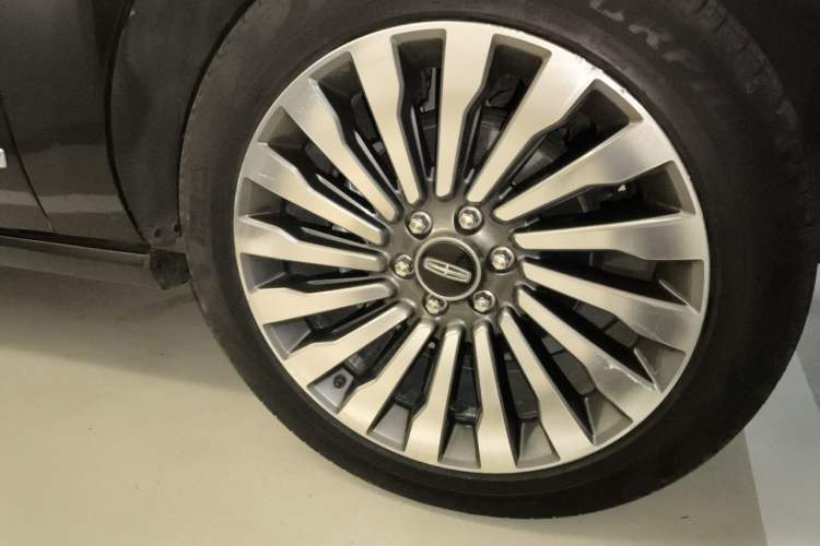 Used Lincoln Navigator 2020 3.5T Prestige Edition Right Front Wheel Hub