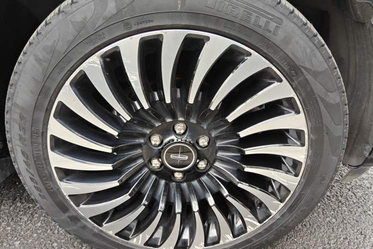 Used Lincoln Navigator 2020 3.5T Long-Wheelbase Presidential Edition Right Front Wheel Hub