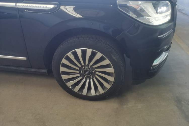 Used Lincoln Navigator 2020 3.5T Prestige Edition Right Front Wheel Hub