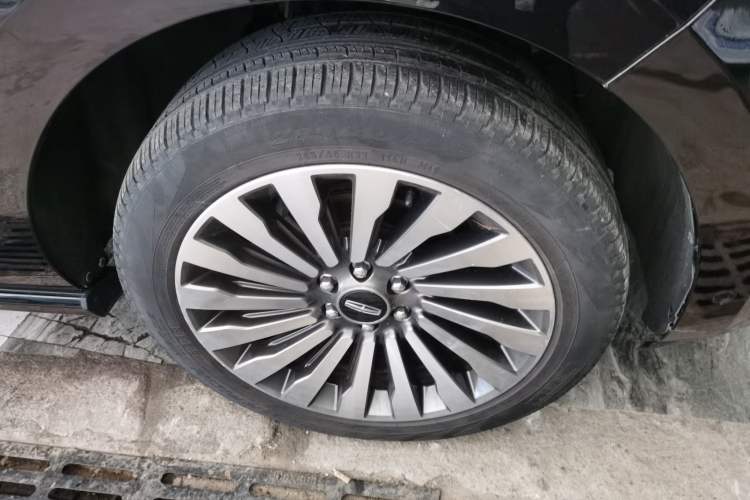 Used Lincoln Navigator 2020 3.5T Prestige Edition Right Front Wheel Hub