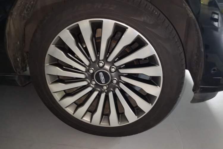 Used Lincoln Navigator 2020 3.5T Prestige Edition Right Front Wheel Hub