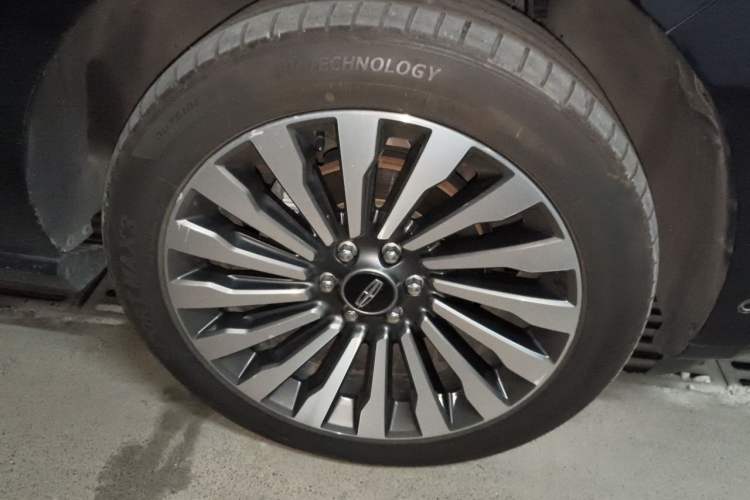 Used Lincoln Navigator 2020 3.5T Prestige Edition Right Front Wheel Hub