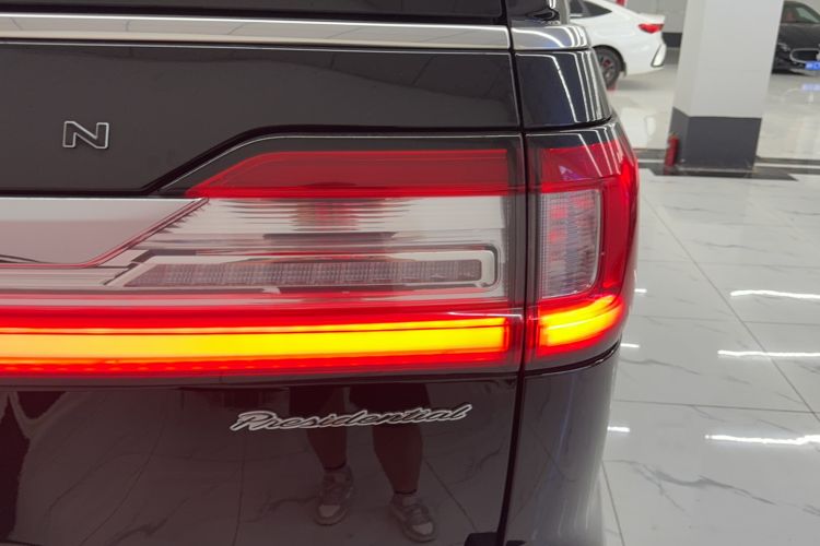 Used Lincoln Navigator 2020 3.5T Presidential Series Right Rear Taillight