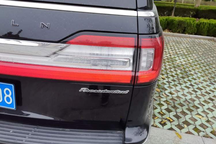 Used Lincoln Navigator 2020 3.5T Presidential Series Right Rear Taillight
