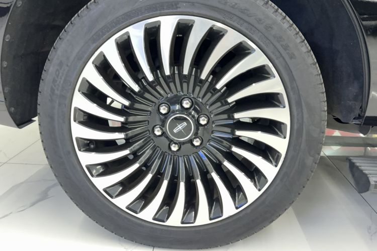 Used Lincoln Navigator 2020 3.5T Presidential Series Right Rear Wheel Hub