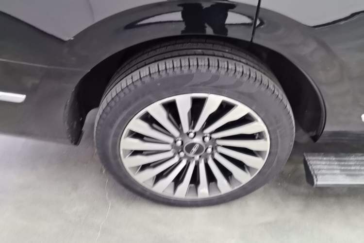Used Lincoln Navigator 2020 3.5T Prestige Edition Right Rear Wheel Hub