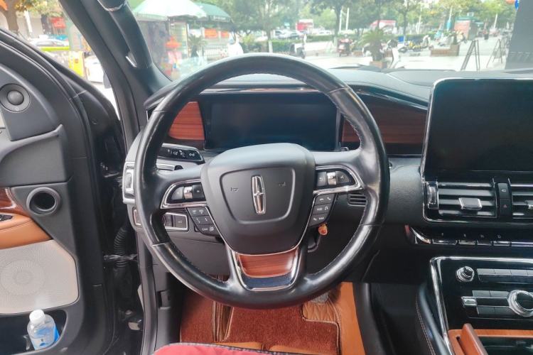 Used Lincoln Navigator 2020 3.5T MONO Limited Edition Prestige Version MONO WHITE Steering Wheel