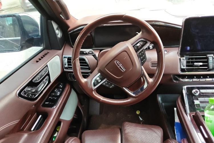 Used Lincoln Navigator 2020 3.5T Long-Wheelbase Presidential Edition Steering Wheel