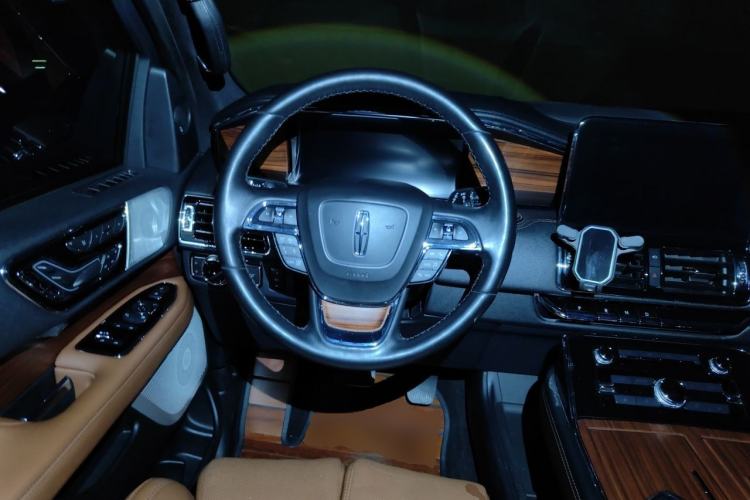 Used Lincoln Navigator  Steering Wheel