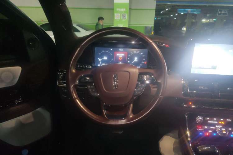 Used Lincoln Navigator 2020 3.5T Long-Wheelbase Presidential Edition Steering Wheel
