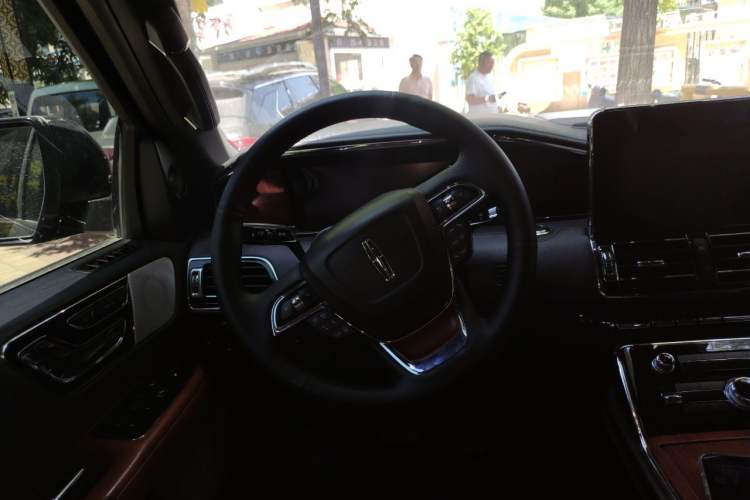 Used Lincoln Navigator 2020 3.5T Prestige Edition Steering Wheel