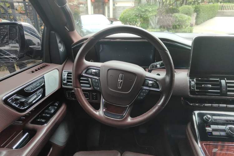 Used Lincoln Navigator 2020 3.5T Presidential Series Steering Wheel