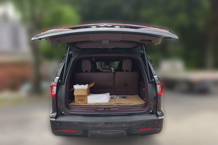Used Lincoln Navigator 2020 3.5T Presidential Series Trunk