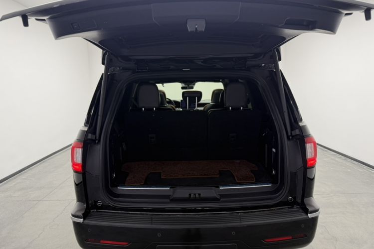 Used Lincoln Navigator 2020 3.5T Prestige Edition Trunk