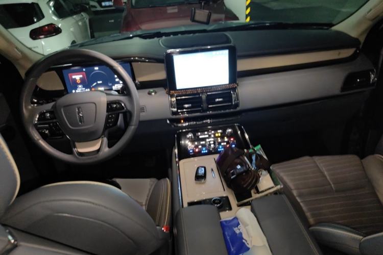 Used Lincoln Navigator 2020 3.5T Long-Wheelbase Presidential Edition Center Console