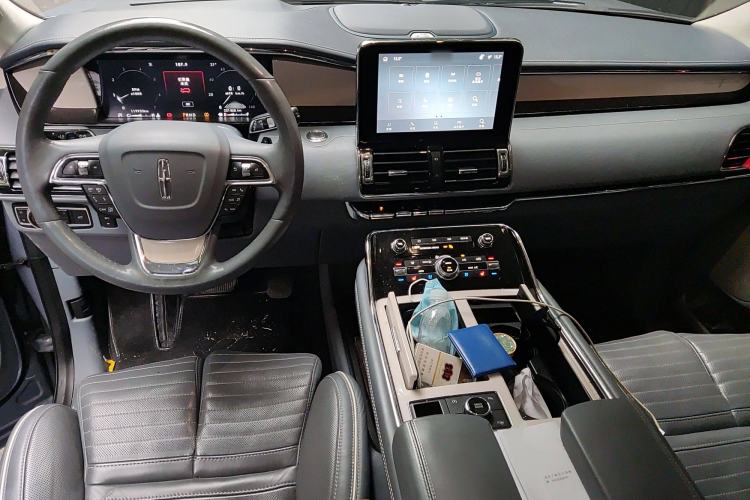 Used Lincoln Navigator 2020 3.5T Presidential Series Center Console