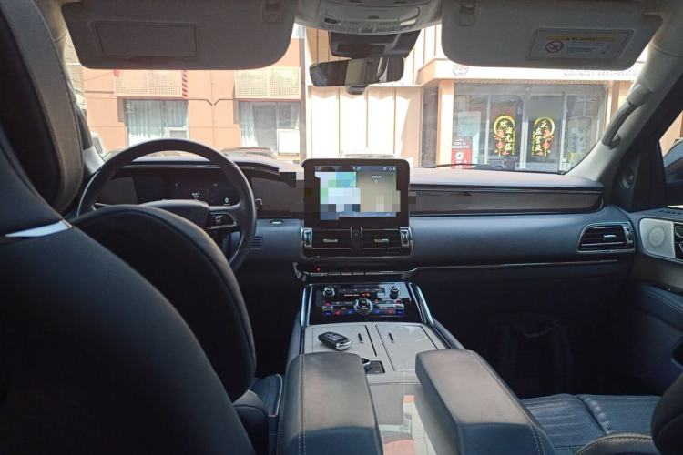 Used Lincoln Navigator 2020 3.5T Presidential Series Center Console