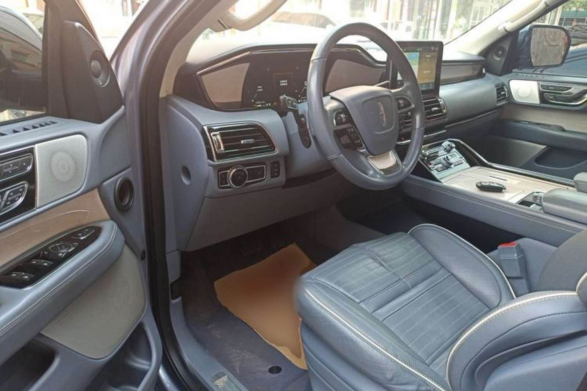 Used Lincoln Navigator 2020 3.5T Presidential Series Driver Seat