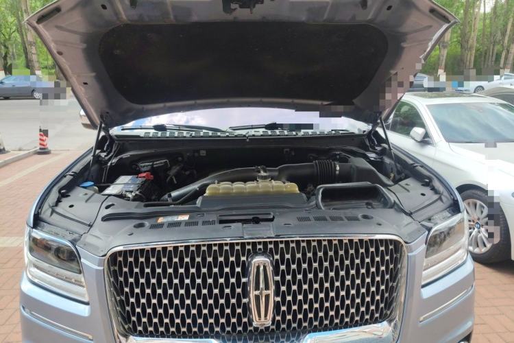 Used Lincoln Navigator 2020 3.5T Presidential Series Engine Bay