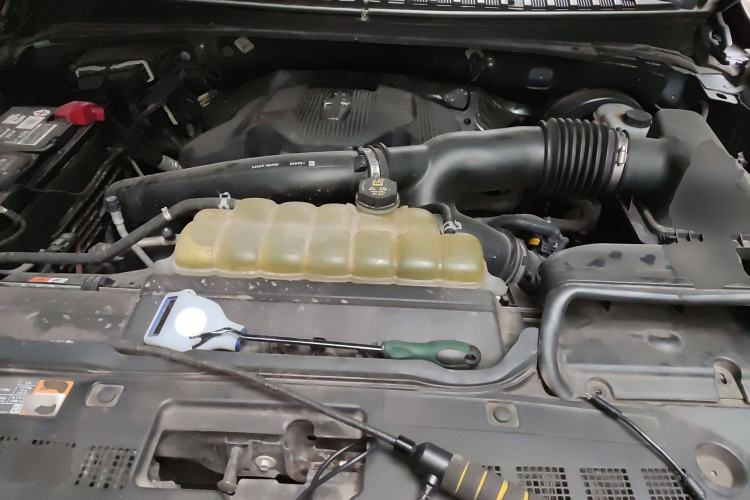 Used Lincoln Navigator 2020 3.5T Presidential Series Engine Bay