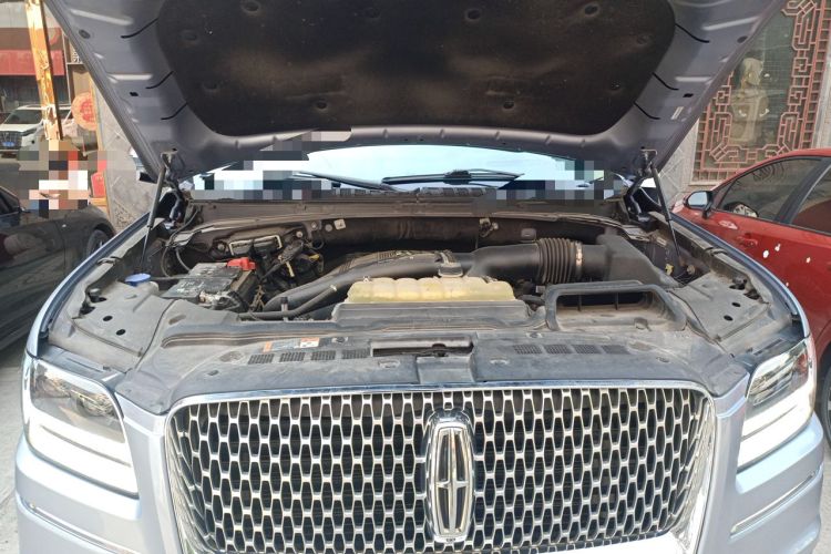 Used Lincoln Navigator 2020 3.5T Presidential Series Engine Bay
